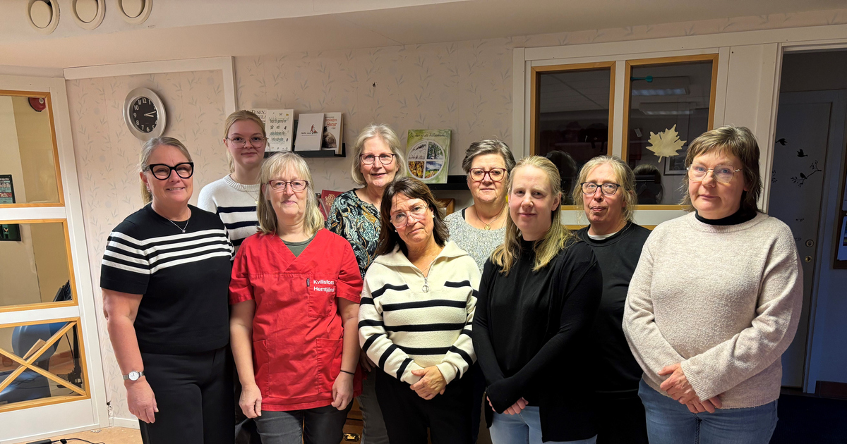 Gruppfoto på kvinnor som jobbar i hemtjänsten.