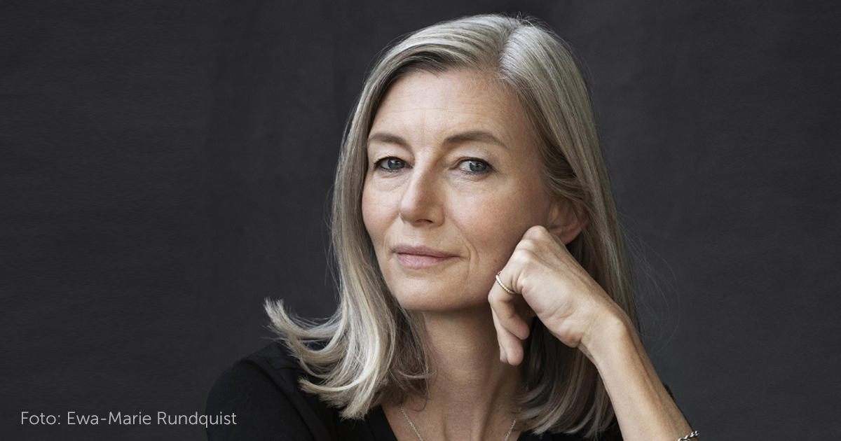 Bilden visar ett fotografi på författaren Sarah Sheppard